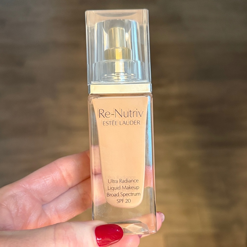 Estée Lauder ReNutriv Ultra Radiance Ivory Beige 3N1 - brand new!